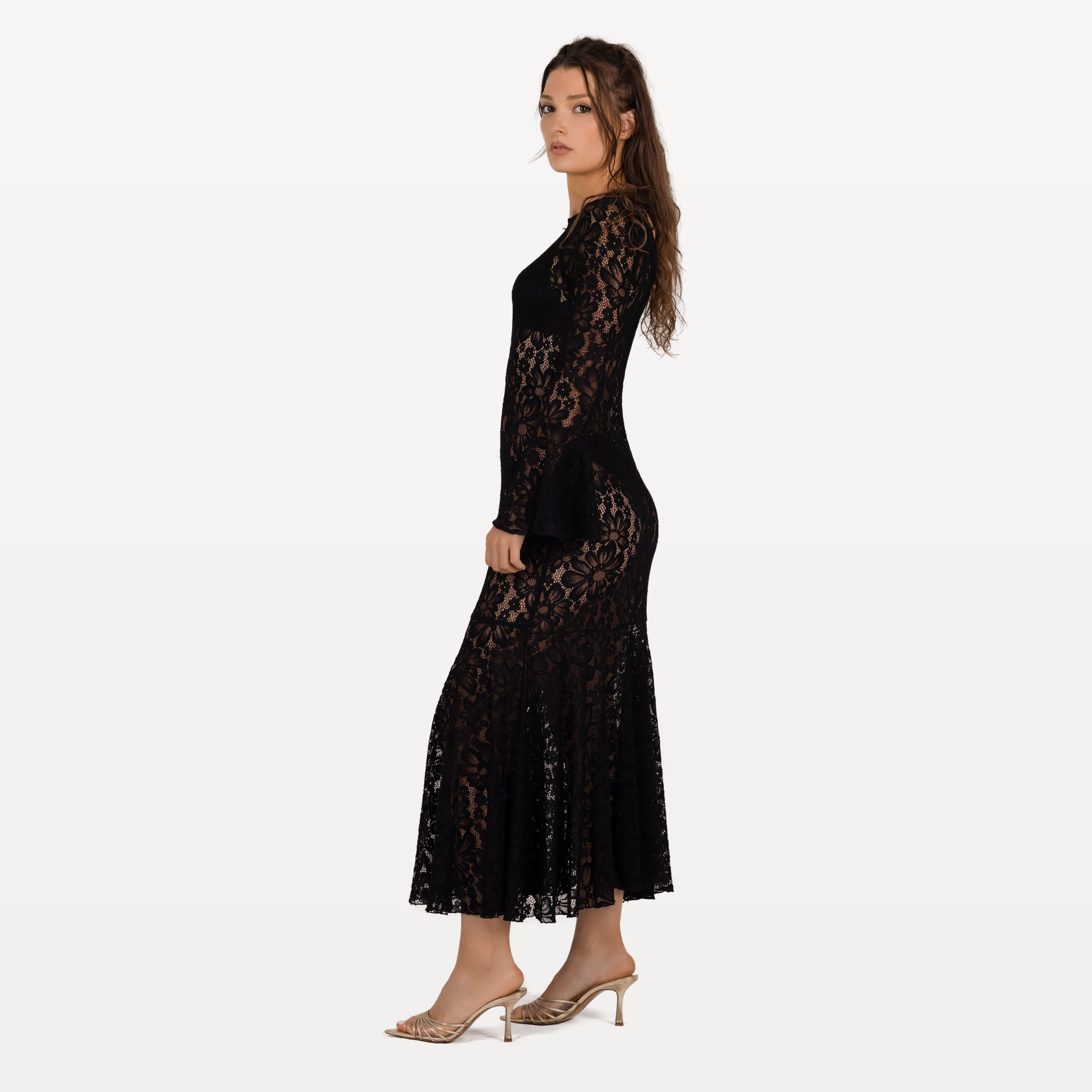 Robe longue dentelle noire - profil gauche